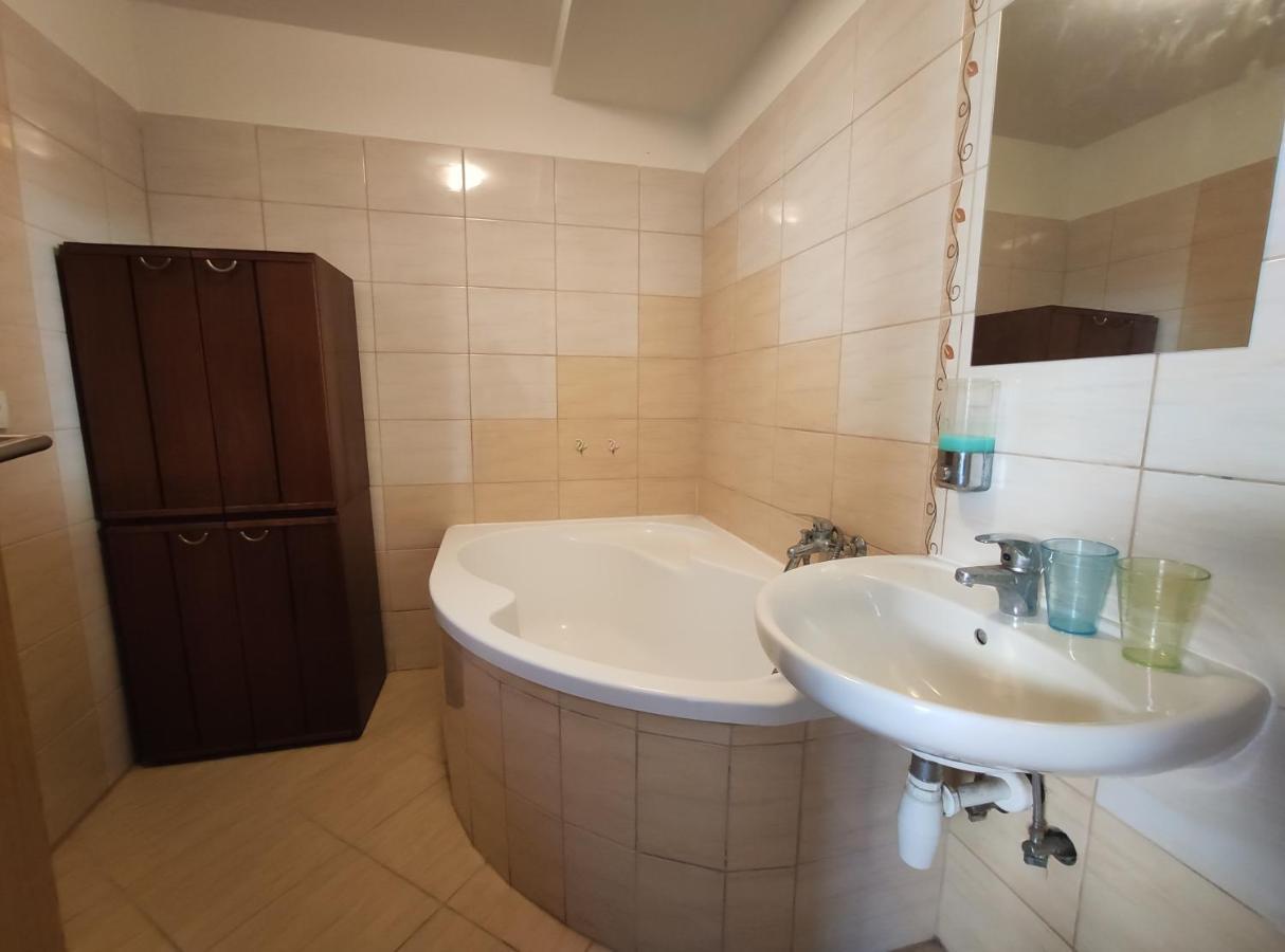 Apartmán Hulín, Chrášťany - bílý Hulin Exterior foto