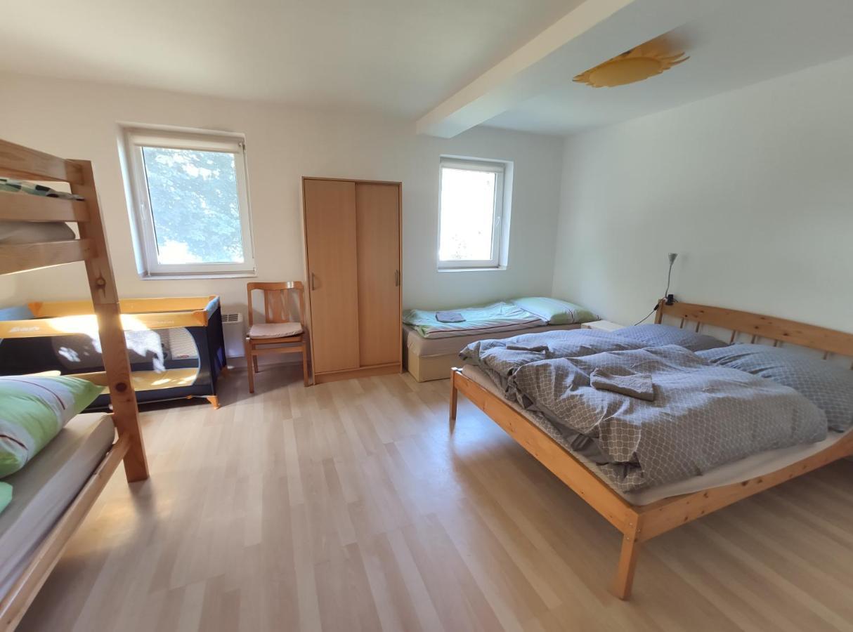Apartmán Hulín, Chrášťany - bílý Hulin Exterior foto